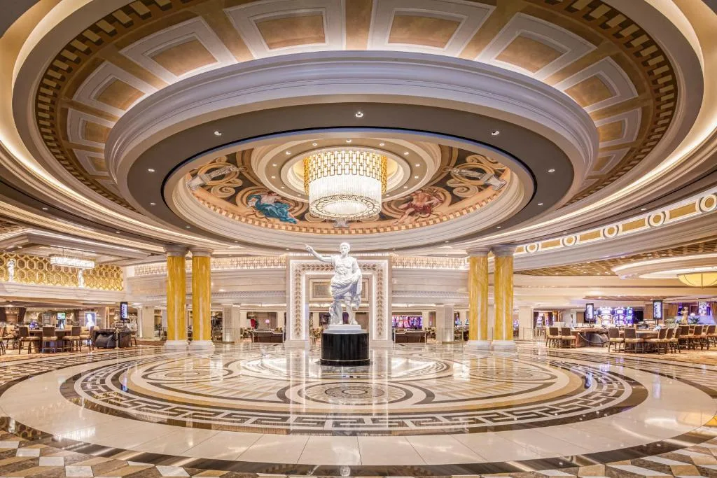 Caesars Palace: another view