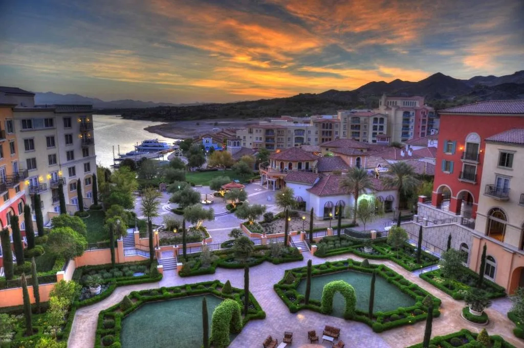 Hilton Lake Las Vegas Resort & Spa: another view