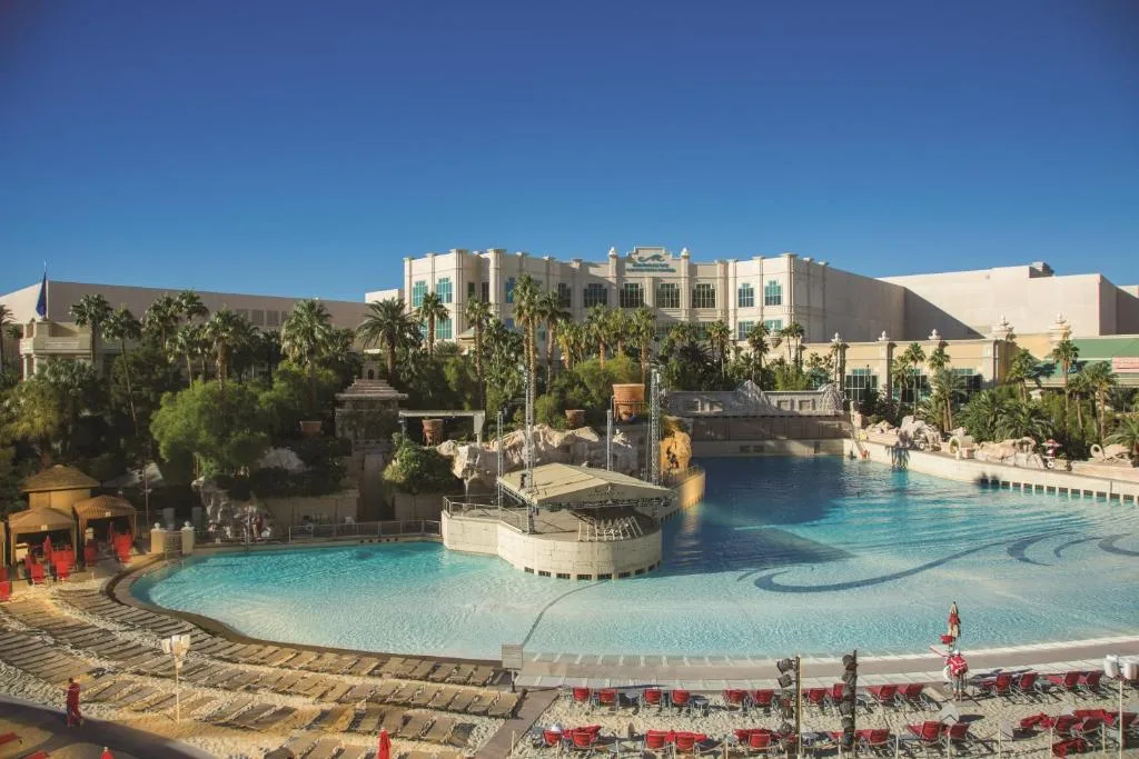 Mandalay Bay: another view